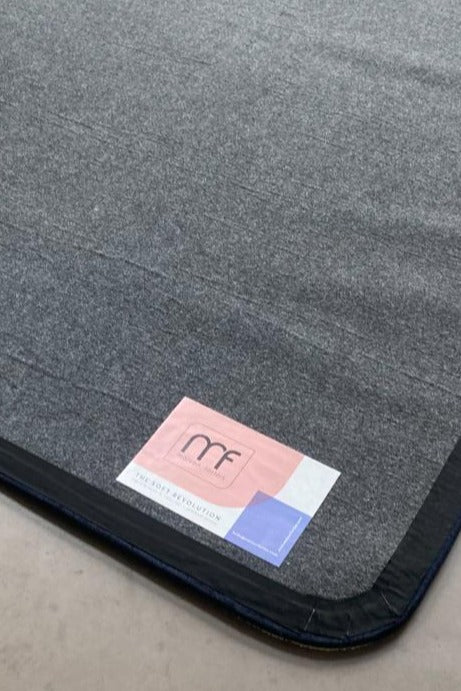 Gerecycleerde antisliplaag duurzaam vloerkleed.