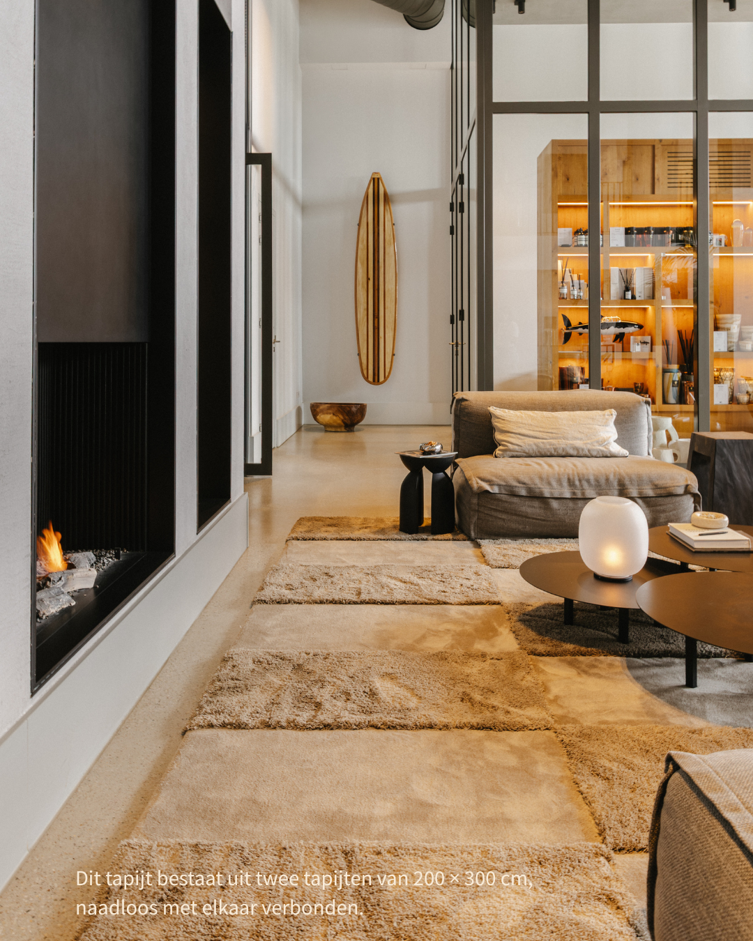 Rhythm tapijt in de lobby van Strandhotel Cadzand in de kleuren Clay Low & Silt High. Dit tapijt bestaat uit twee tapijten van 200x300 die naadloos aan elkaar te verbinden zijn. 