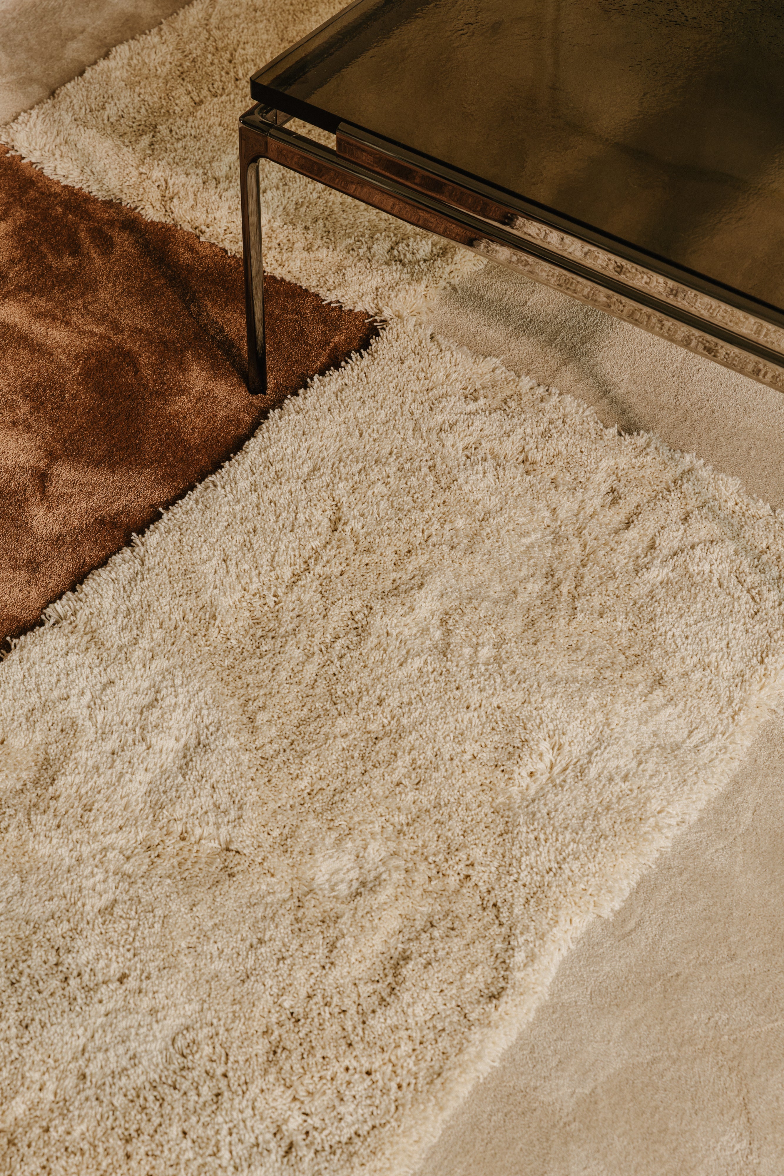 Detail Rhythm modulair tapijt in de kleuren Dune Low & Moon High & Earth Low