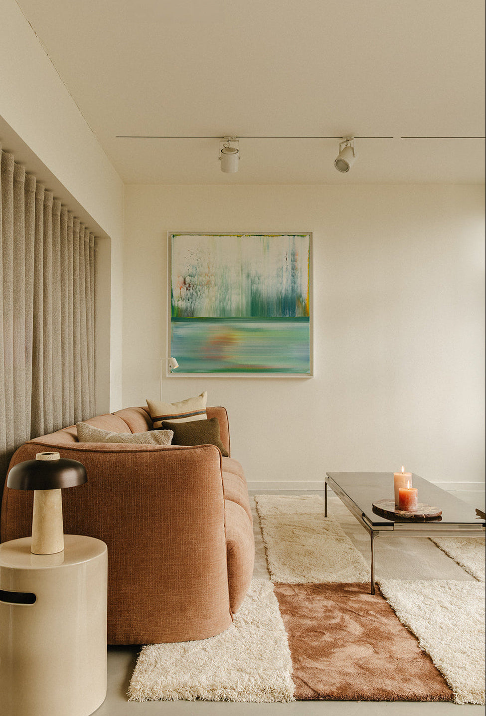 RHYTHM tapijt met Dune low, Moon high en Earth low in modern interieur