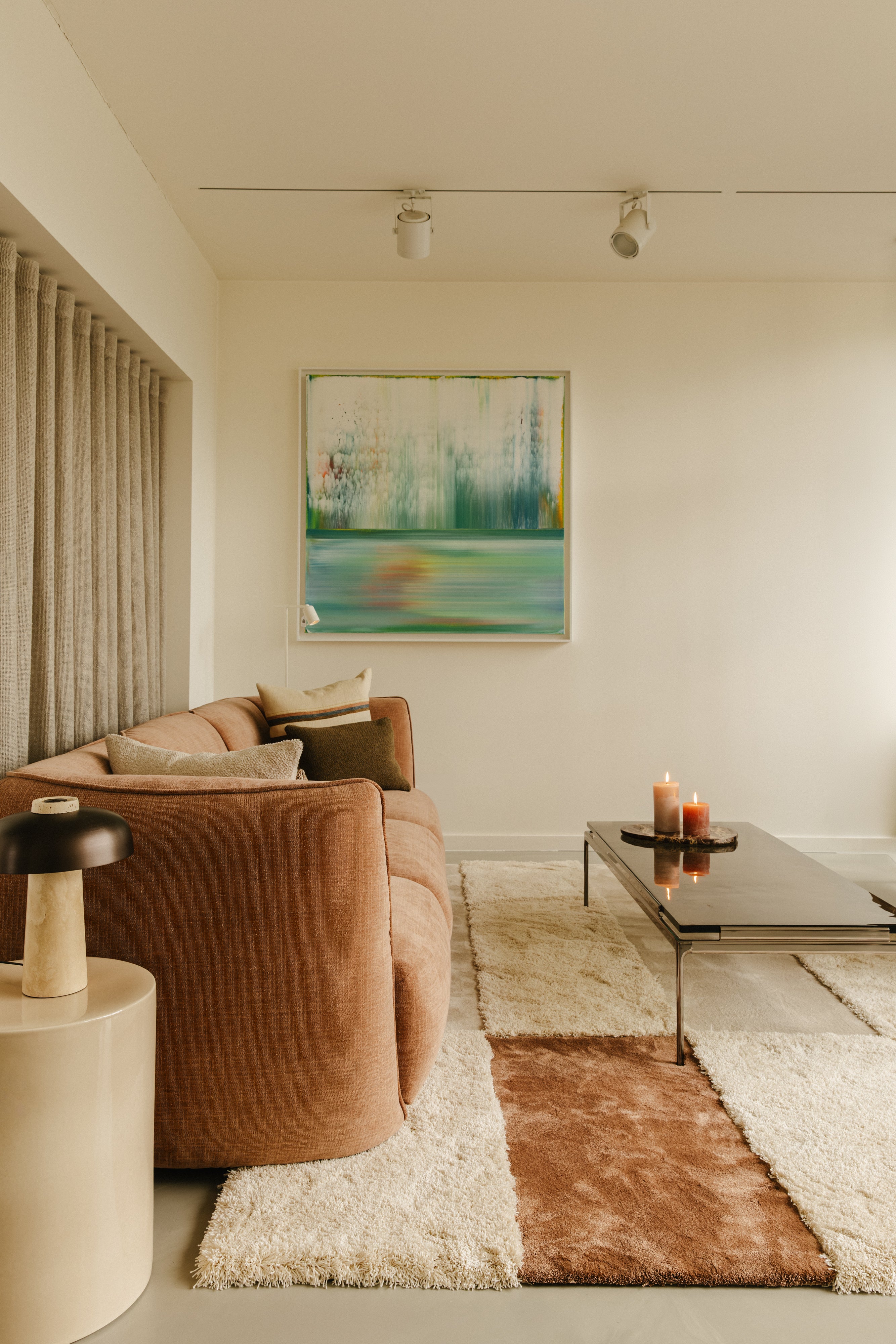 Rhyhtm tapijt in de kleuren Dune Low Moon High & Earth Low als accentkleur